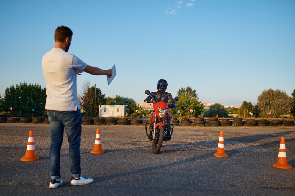 Comment se déroule l’apprentissage de la conduite moto ?